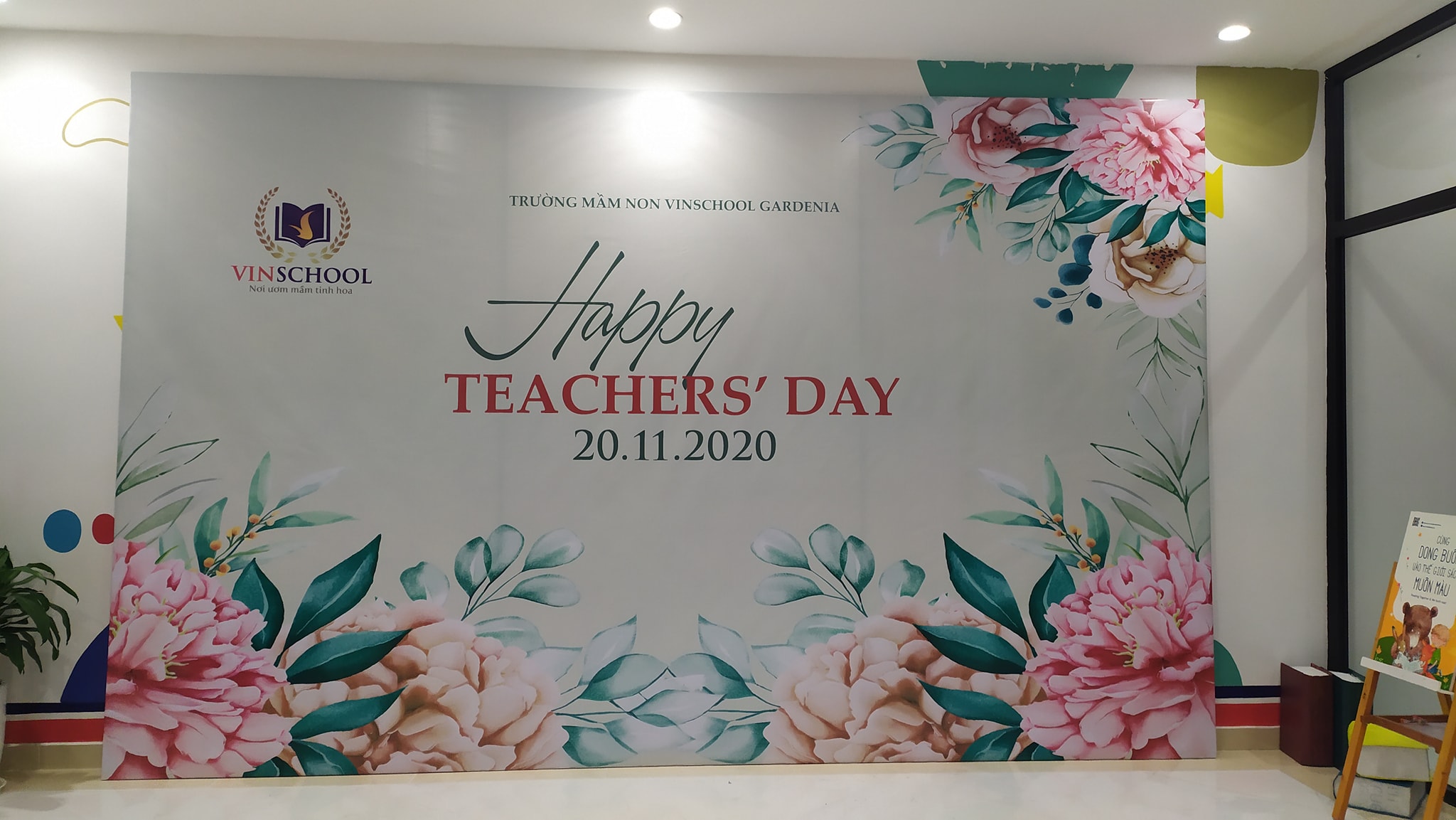 Thay bạt cho trường Vinschool ngày 20-11